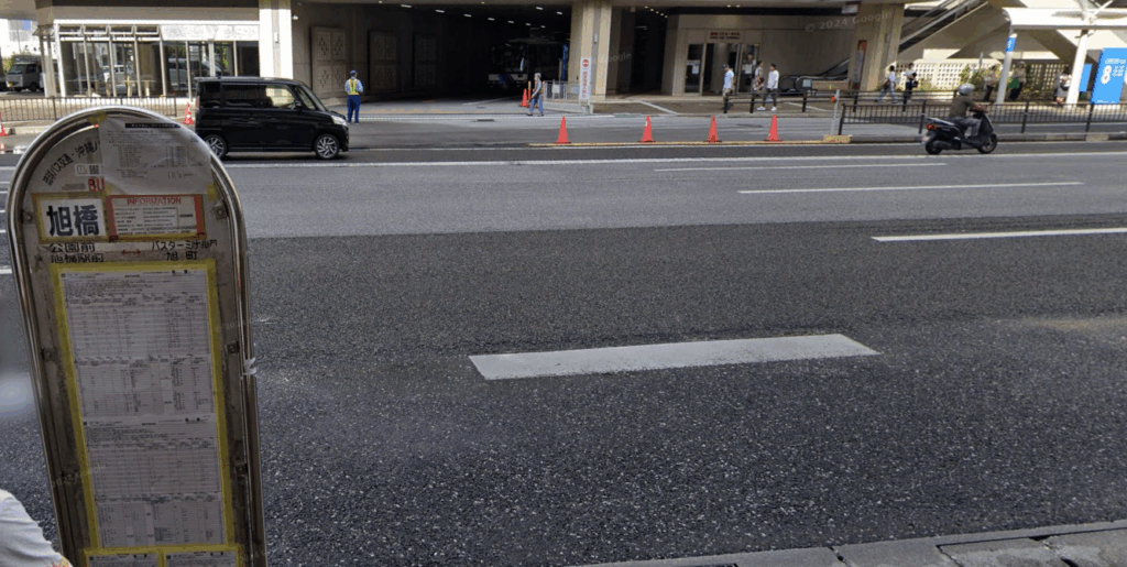 旭橋バス停から那覇バスターミナルの方向を見た周辺の写真