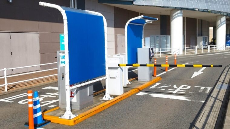 コインパーキングの出入り口