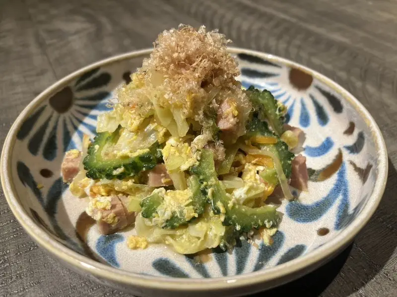 「ゴーヤチャンプルー」のメニュー画像(公式サイトより引用)