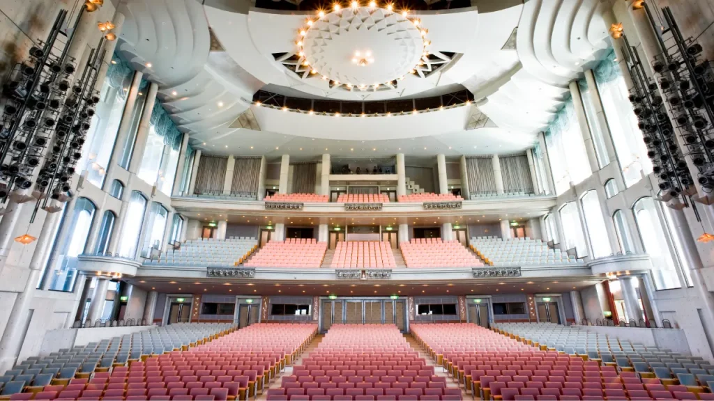 沖縄コンベンションセンター 劇場棟の客席側の画像