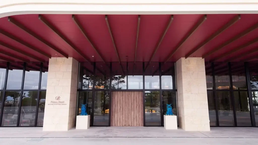 沖縄プリンスホテル オーシャンビューぎのわんのエントランス写真（公式サイトより引用）