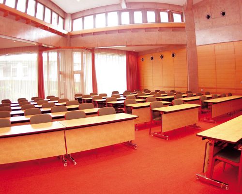 沖縄コンベンションセンター会議棟A　会議場A2画像　（公式サイト）