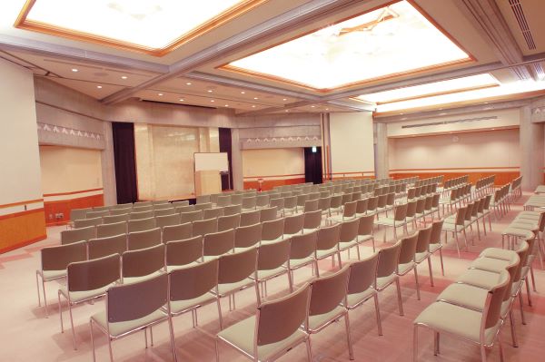 会議場B1の屋内の様子 公式サイトより