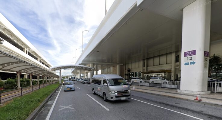 那覇空港(リムジン)バス乗り場12ストリートビュー