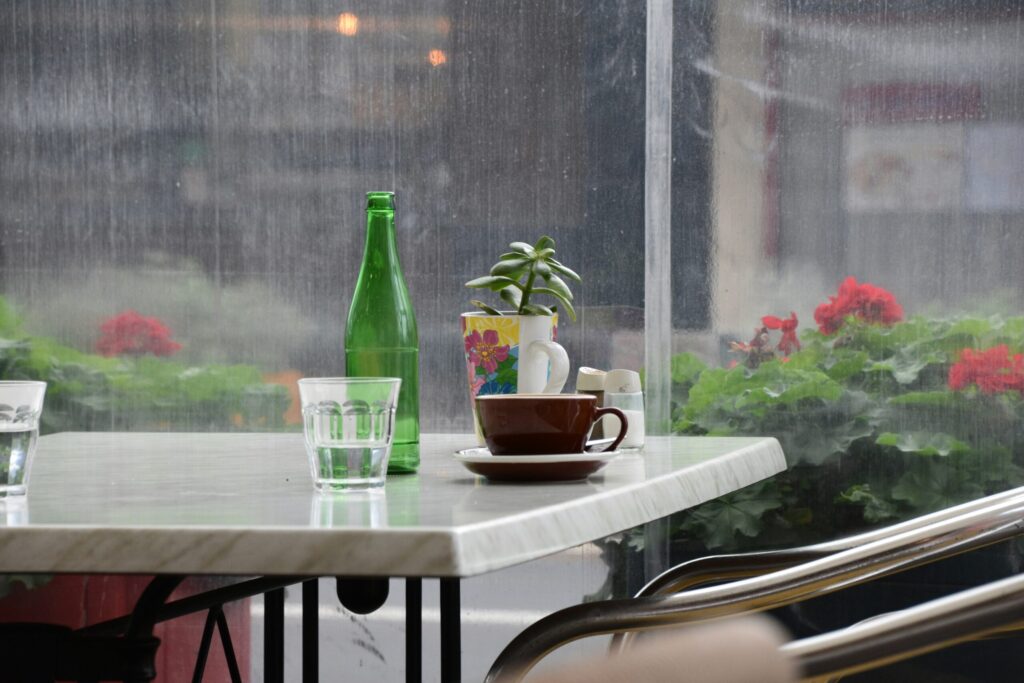 雨のほてるで
