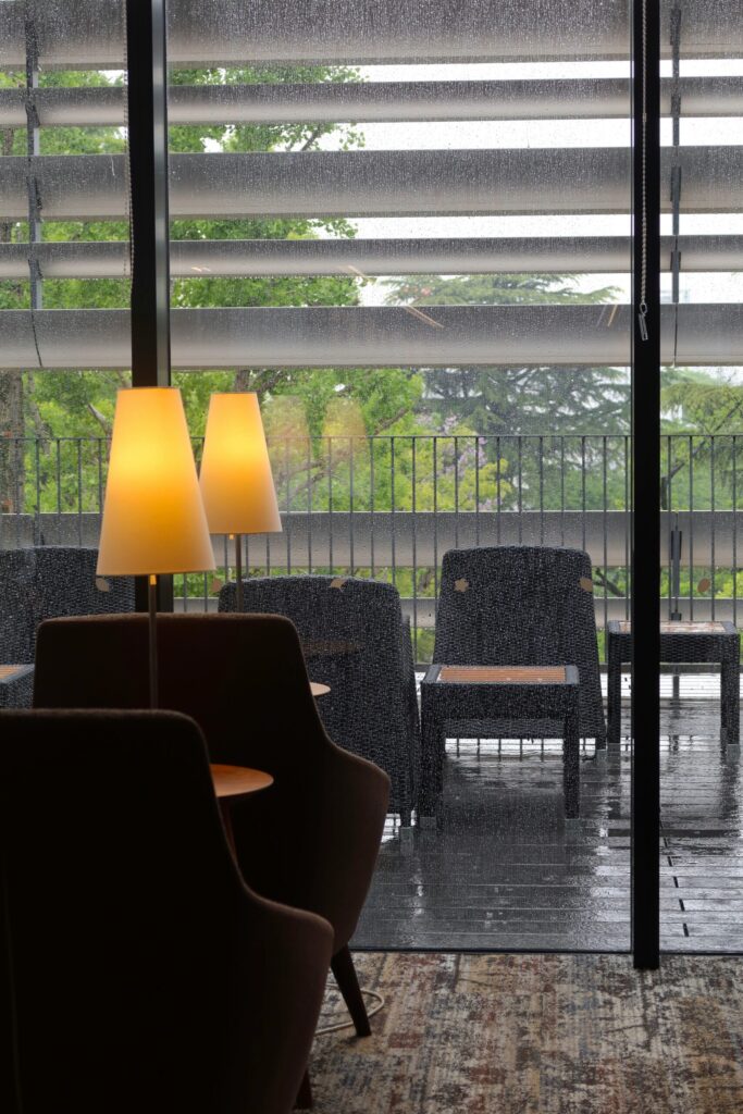 雨のホテルイメージ