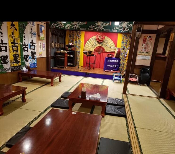 民謡居酒屋かなさんどーの内観