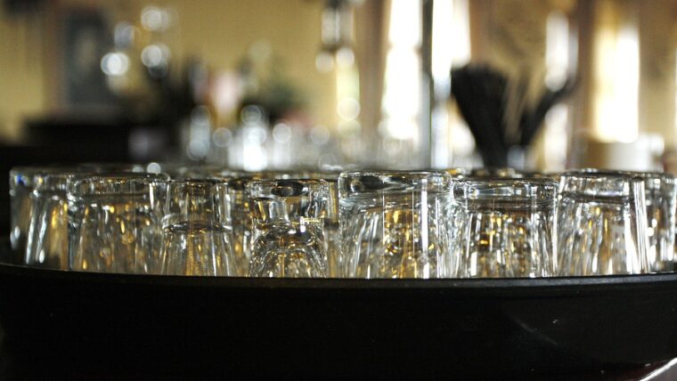 整然と並べられたグラス