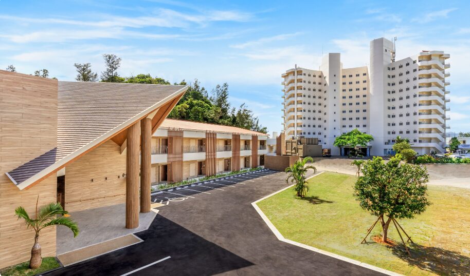 ホテル公式サイトより、TWIN-LINE HOTEL YANBARU OKINAWA JAPAN外観