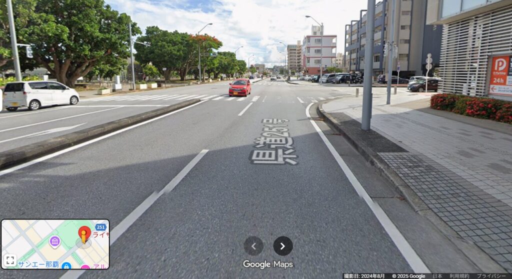 RIZAP沖縄・那覇店の道路の様子