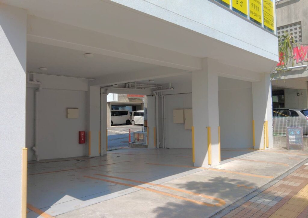 外間パーソナルトレーニングジム那覇店の無料駐車場