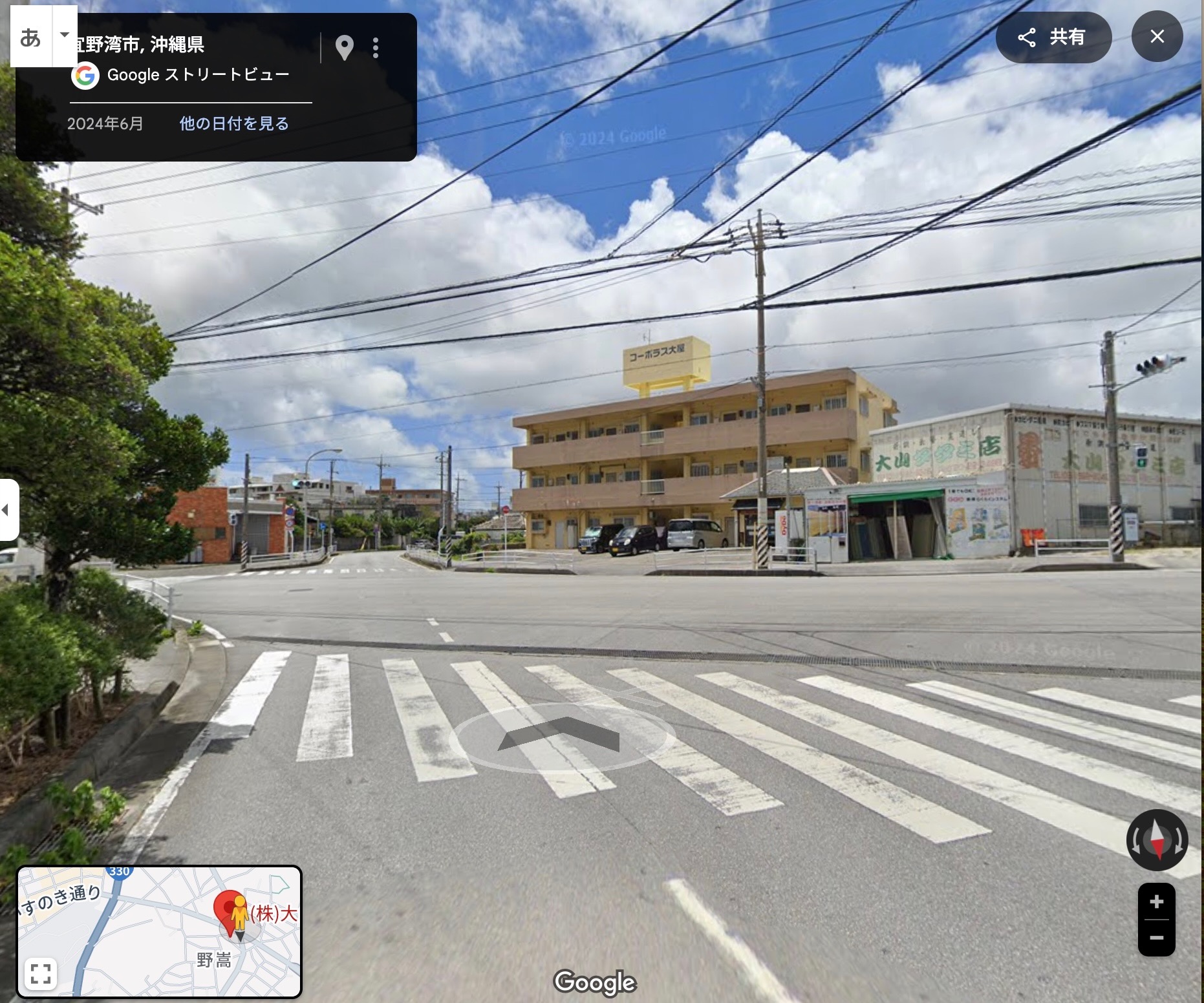 普天間小学校近く、大山畳店前の交差点付近の様子