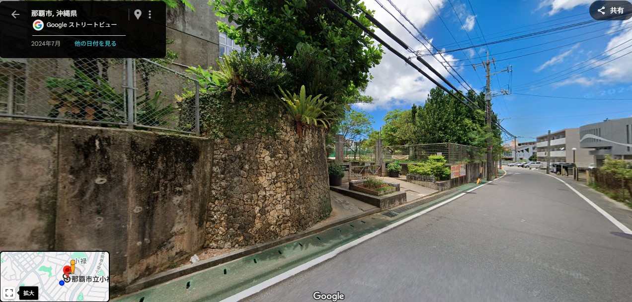 小禄南小正門前の通学路