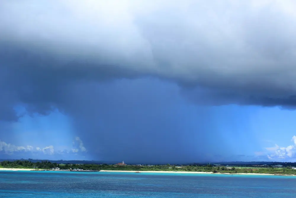 沖縄の曇り空