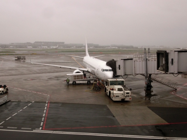 沖縄旅行の飛行機